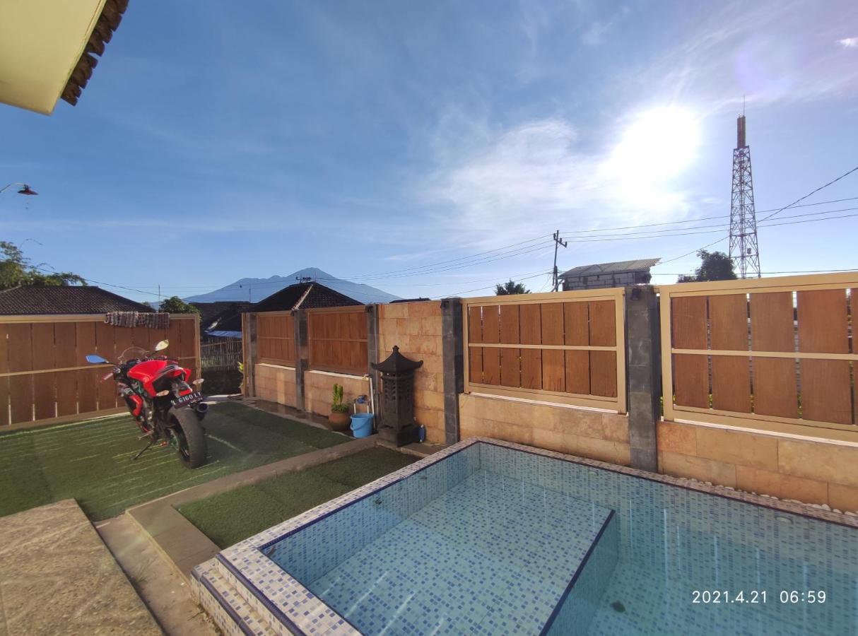 Puncak Pinus And Pool Villa Batu  Kültér fotó