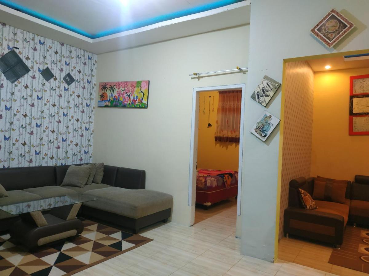 Puncak Pinus And Pool Villa Batu  Kültér fotó