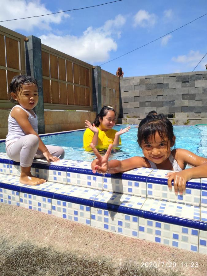 Puncak Pinus And Pool Villa Batu  Kültér fotó