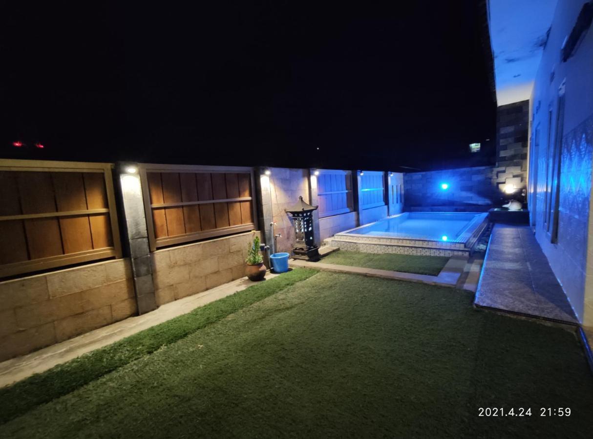 Puncak Pinus And Pool Villa Batu  Kültér fotó