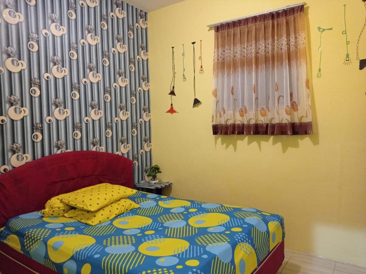 Puncak Pinus And Pool Villa Batu  Kültér fotó