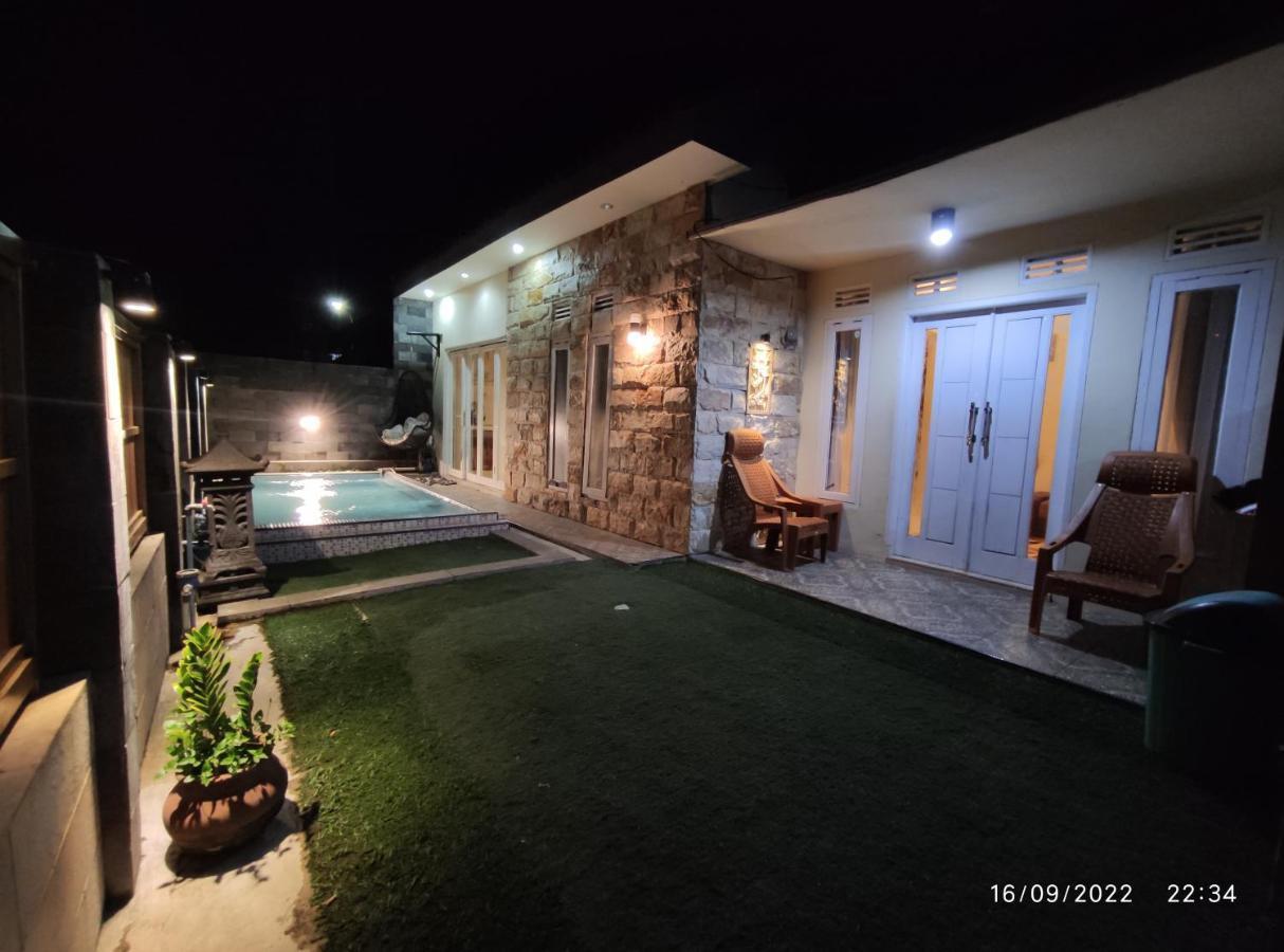 Puncak Pinus And Pool Villa Batu  Kültér fotó