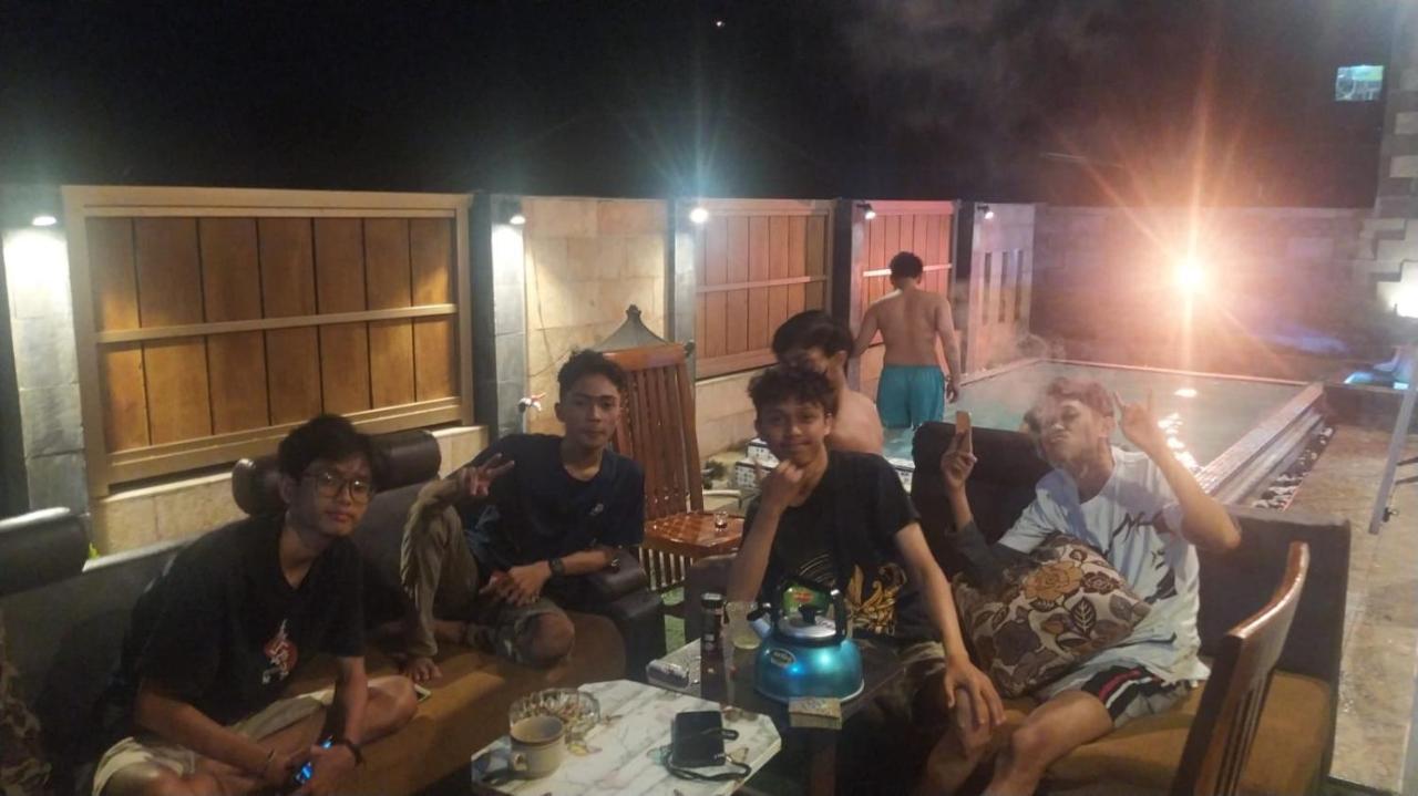 Puncak Pinus And Pool Villa Batu  Kültér fotó