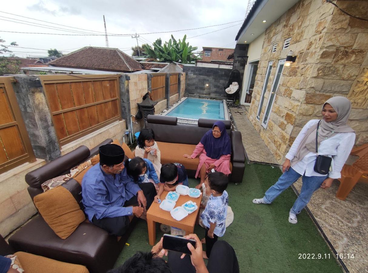 Puncak Pinus And Pool Villa Batu  Kültér fotó