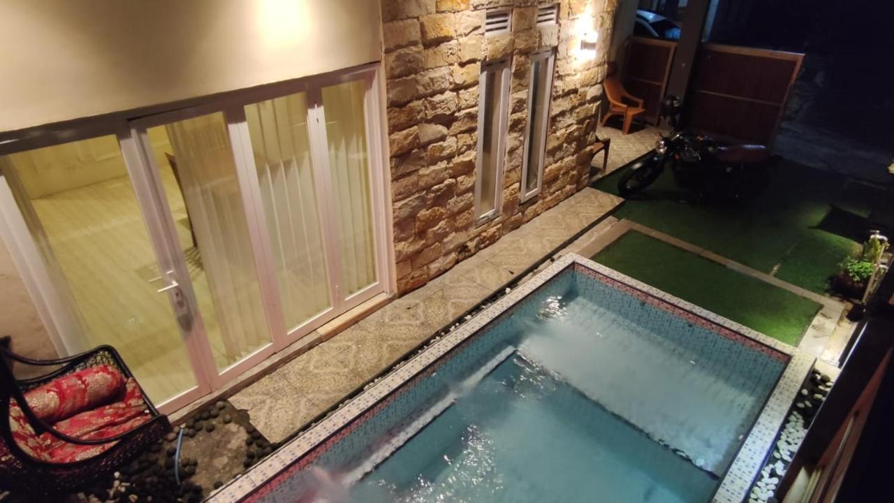 Puncak Pinus And Pool Villa Batu  Kültér fotó