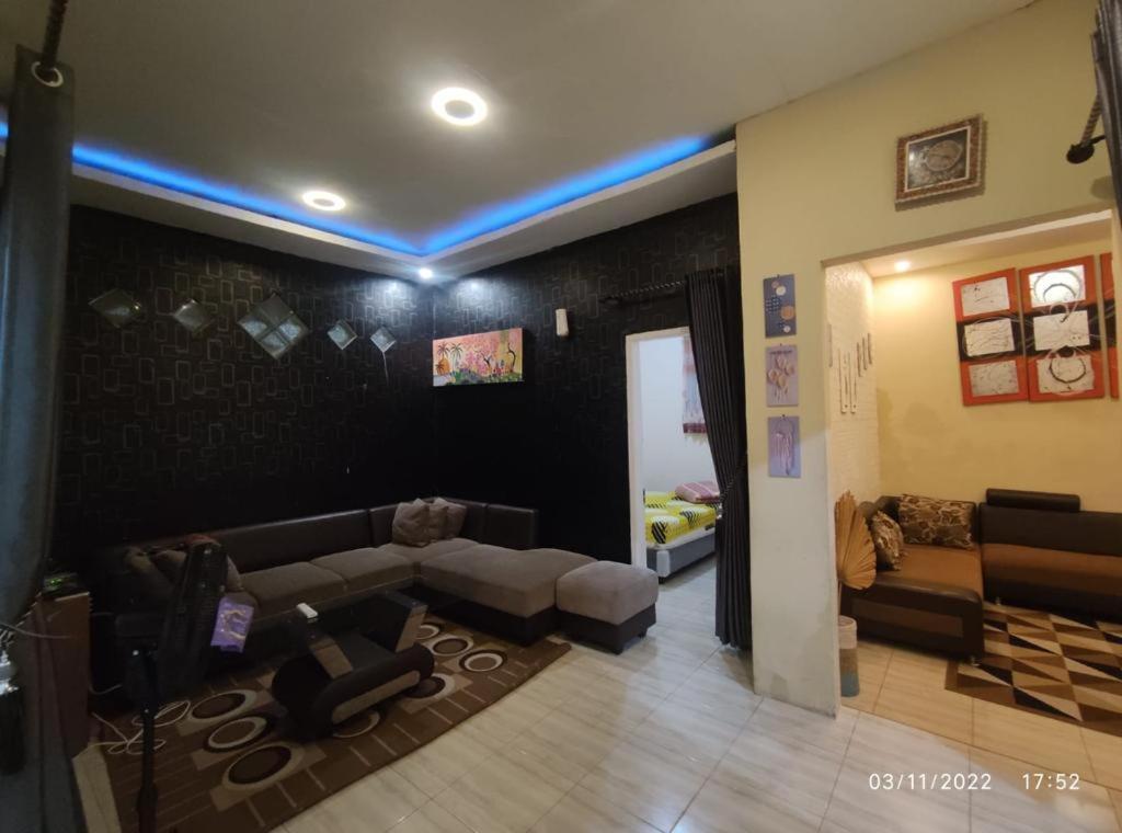 Puncak Pinus And Pool Villa Batu  Kültér fotó