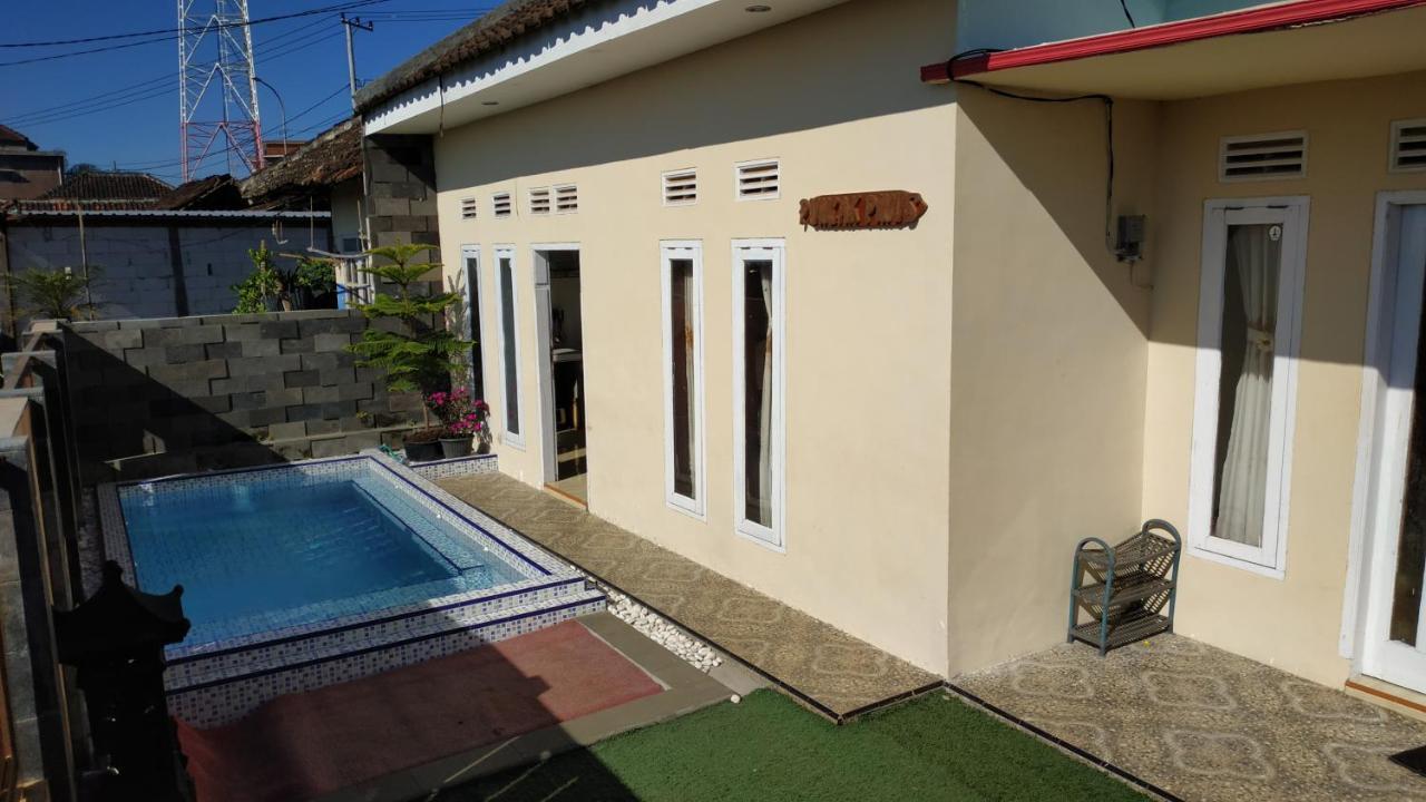 Puncak Pinus And Pool Villa Batu  Kültér fotó
